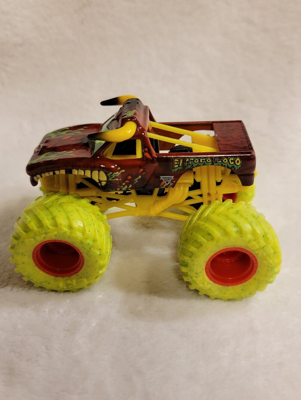Monster Jam El Toro Loco Zombie Invasion Monster Truck 1:64 Diecast Neon Tires